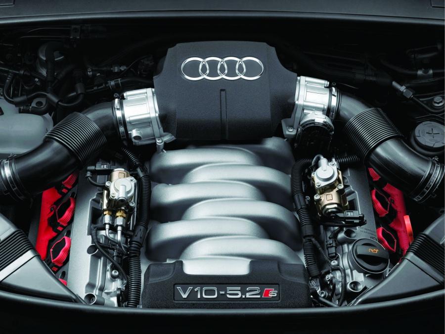 Моторный отсек Audi S6 Sedan (4F, C6) 2006 года  (фото 24 из 35)